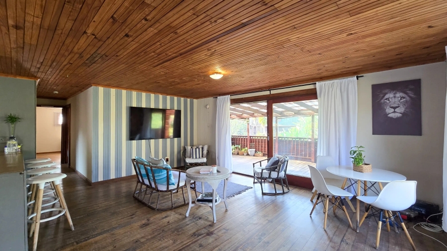 6 Bedroom Property for Sale in Cove Rock Eastern Cape